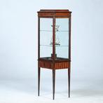 Vierkante Hepplewhite vitrine met  glas rondom en een unieke, Ophalen of Verzenden