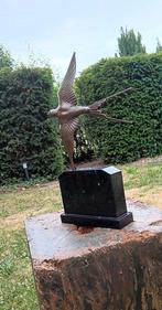 sculptuur, vliegende zwaluw - 47 cm - brons marmer