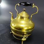 Vintage koperen waterketel op brons/koperen rechaud. /1980G