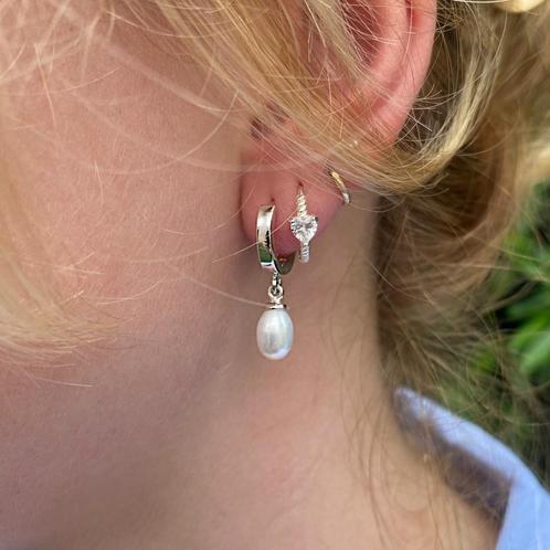Zilveren huggie hoops parel, Sieraden, Tassen en Uiterlijk, Oorbellen, Nieuw, Verzenden