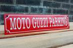 Moto Guzzi Parking ROOD, Verzamelen, Merken en Reclamevoorwerpen, Verzenden, Nieuw