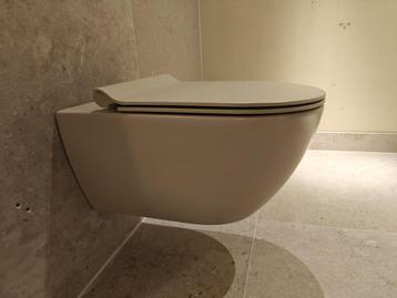 Wandcloset beige zandkleur randloos hangend toilet - 0008 beschikbaar voor biedingen