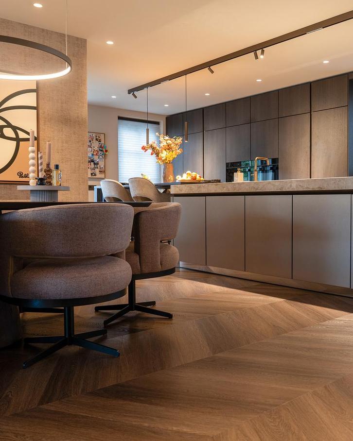 Plak pvc Hongaarse punt donker eiken |  Luxury Floors, Huis en Inrichting, Stoffering | Vloerbedekking, Ophalen