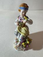 Meissen - Beeldje - Gärtnerkind, Mädchen mit Blumenbouquet