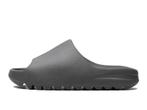 Adidas Yeezy Slide Slate Grey - Maat 46 EU, Kleding | Heren, Schoenen, Ophalen of Verzenden, Nieuw, Yeezy