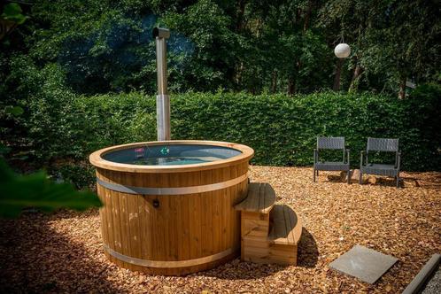 Houtgestookte houten hottub met kunststof badkuip, Tuin en Terras, Jacuzzi's, Vast, Nieuw, Afdekzeil, Filter, Pomp, Trap, Ophalen of Verzenden