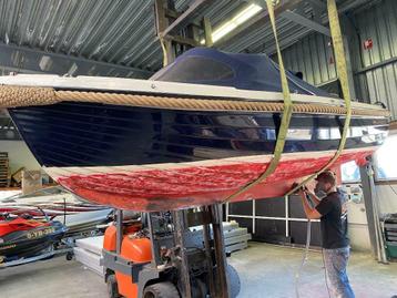 Polyester schade / Reparatie? Wij maken u sloep weer nieuw! beschikbaar voor biedingen