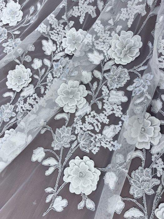 Precies geborduurd tule met ruches en plissé - Swarovski en, Antiek en Kunst, Antiek | Kleden en Textiel