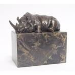A BRONZE SCULPTURE OF A LYING RHINOCEROS (Interieur), Antiek en Kunst, Verzenden