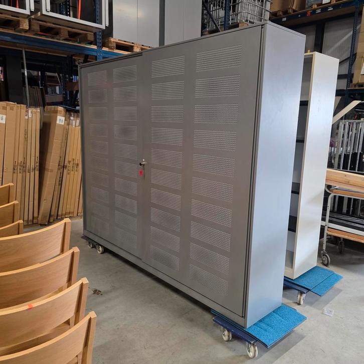 Nette grote AHREND akoestische schuifdeurkast met schappen, Huis en Inrichting, Kasten | Roldeurkasten en Archiefkasten, Ophalen of Verzenden