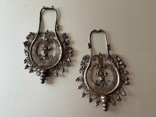 Oorbellen - Oorringen - Flores-eiland, Antiek en Kunst, Kunst | Niet-Westerse kunst