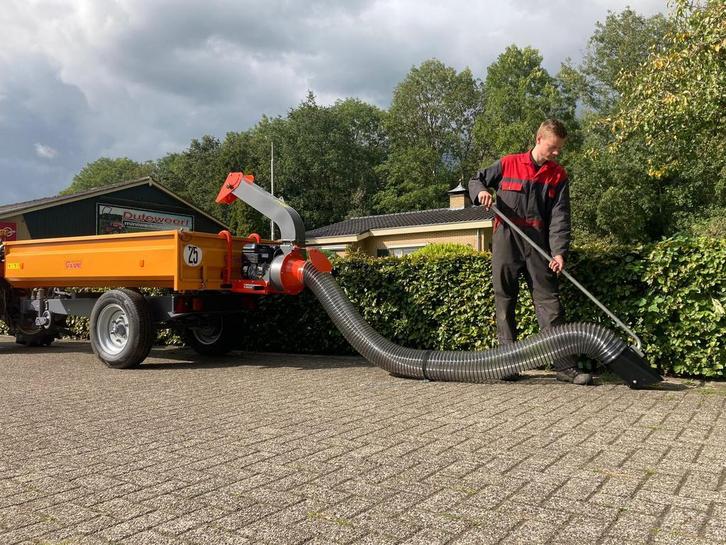 Grote hoeveelheden blad zuigen met de Morgnieux truckloader, Zakelijke goederen, Agrarisch | Werktuigen, Akkerbouw, Bollenteelt