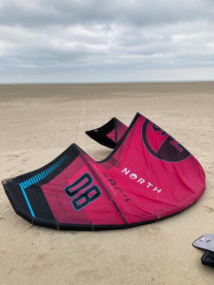 2025 North Reach Kite 8m Rubine Red R, Watersport en Boten, Kitesurfen, Kite, Gebruikt, 8 m², Ophalen of Verzenden