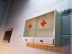 Medicijnkastje - EHBO-kast - Staal, Vurenhout, Antiek en Kunst