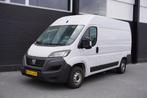Fiat Ducato 2.3 MJ 140PK L2H2 - EURO 6, Auto's, Bestelauto's, Stof, Gebruikt, Wit, Lease