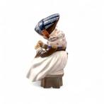 Royal Copenhagen - Beeldje - Amager girl - 1314 -