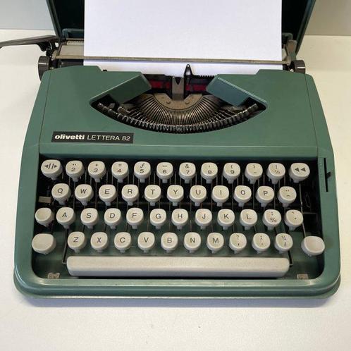 Olivetti, Lettera 82 - Schrijfmachine - 1980-1990, Antiek en Kunst, Kunst | Designobjecten