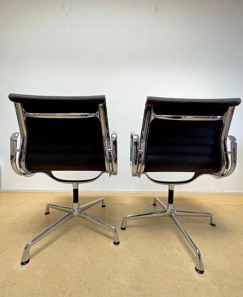 Vitra - Charles & Ray Eames - Stoel (2) - EA108 - Fabric, Antiek en Kunst, Antiek | Meubels | Stoelen en Banken