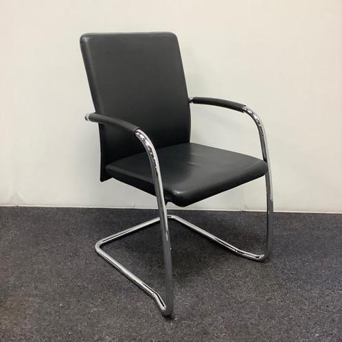 Tweedehands vergaderstoel / stapelstoel, zwart leren, Huis en Inrichting, Stoelen, Eén, Zwart, Gebruikt, Leer, Ophalen of Verzenden