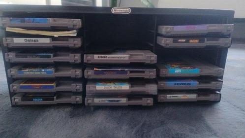 Nintendo - Nes - Wall rack for 18 Nes games + 15 Nintendo, Spelcomputers en Games, Spelcomputers | Overige Accessoires