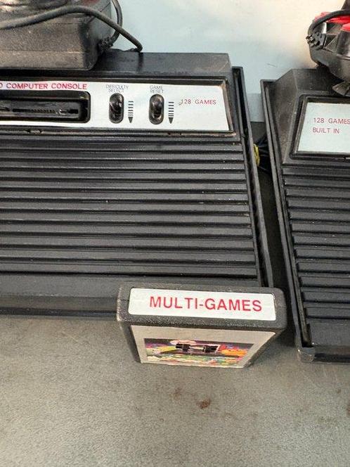 Atari - 2600 VCS - Multigames clone console with QuickShot, Spelcomputers en Games, Spelcomputers | Overige Accessoires