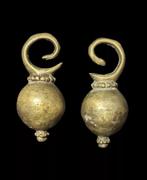 Grote paar massieve messing oorbellen - DAYAK - Borneo -, Antiek en Kunst