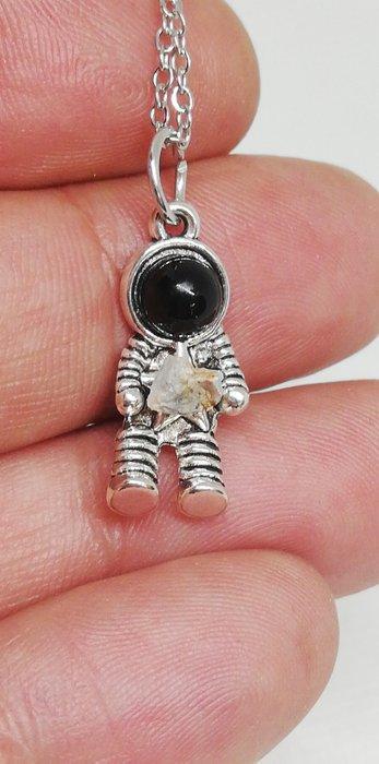 Hanger met fragment maan, Béchar 003 (feldspaat breccia)., Verzamelen, Mineralen en Fossielen