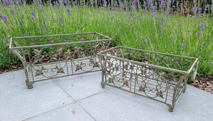 Bloempot (2) - IJzer - Smeedijzer - set van 2, Antiek en Kunst, Curiosa en Brocante