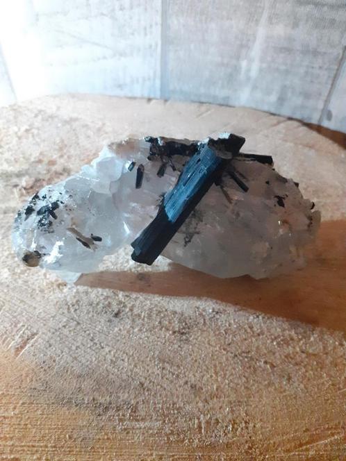 Specimen of black tourmaline crystals embedded in quartz wit, Verzamelen, Mineralen en Fossielen