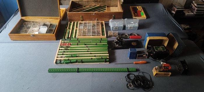Meccano - Speelgoed Meccano Set Comprising Parts And, Antiek en Kunst, Antiek | Speelgoed