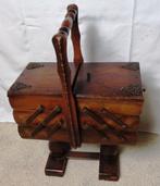 Naaidoos - harmonicamodel - Gepatineerd brons, Lindehout, Antiek en Kunst, Curiosa en Brocante
