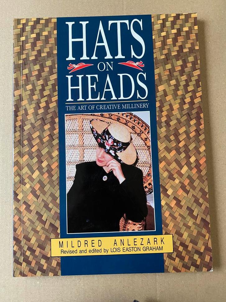 Creatief Hoeden Maken - ENGELS - Hats on Heads - NIEUW, Boeken, Hobby en Vrije tijd, Zo goed als nieuw, Ophalen of Verzenden