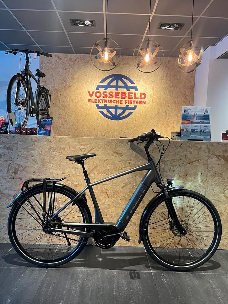 Trek district 7+ | Bosch motor elektrische herenfiets 842km!, Fietsen en Brommers, Elektrische fietsen, 50 km per accu of meer