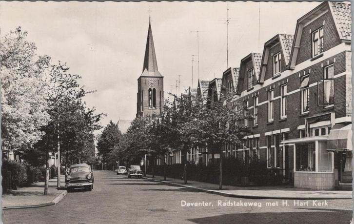 DEVENTER - Radstakeweg met H. Hart Kerk, Verzamelen, Ansichtkaarten | Nederland