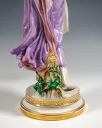 Beeldje - Meissen beautiful figurine ball player Art, Antiek en Kunst, Antiek | Glas en Kristal