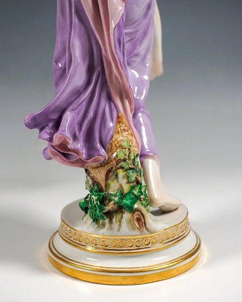 Beeldje - Meissen beautiful figurine ball player Art, Antiek en Kunst, Antiek | Glas en Kristal