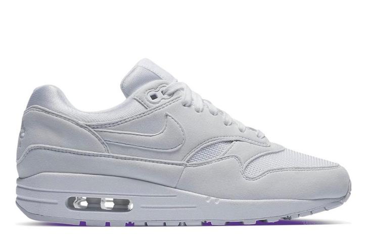 Nike Air Max 1 Triple White • 37.5 40.5, Kleding | Dames, Schoenen, Sneakers of Gympen, Ophalen of Verzenden