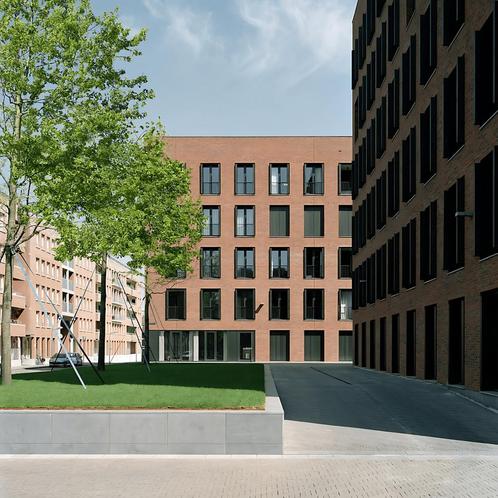 Appartement met ruime loggia en parkeerplaats, Huizen en Kamers, Huizen te huur, Direct bij eigenaar, Limburg, Appartement