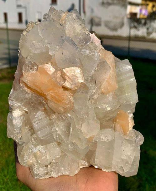 Prachtige Apophylliet met Stilbiet op Chalcedoon Kristal op, Verzamelen, Mineralen en Fossielen