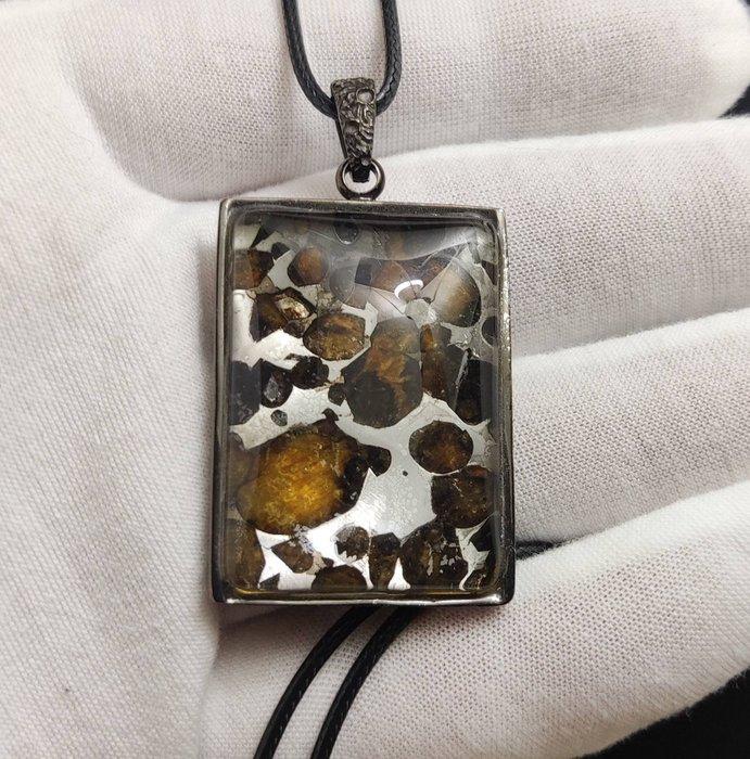 Hanger meteoriet SERICHO - Hoogte: 50 mm - Breedte: 28 mm -, Verzamelen, Mineralen en Fossielen