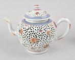 Theepot - Een zeldzaam Chinees famille rose getegeld theepot