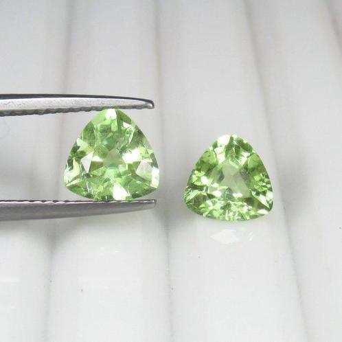 2 pcs Groen Tsavoriet - 2.70 ct - nternational Colored, Sieraden, Tassen en Uiterlijk, Edelstenen