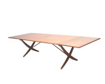 Hans J. Wegner (1914-2007) beschikbaar voor biedingen