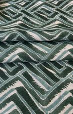 Exclusieve stof met geometrische zigzagpatronen op dubbele