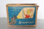 Russian slide film projector OCKO + 9 slide films, Nieuw