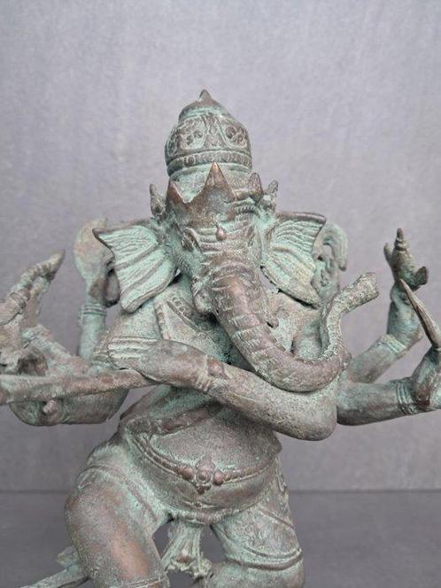 Ganesh in brons, dansend en fluit spelend. - Brons -, Antiek en Kunst, Kunst | Niet-Westerse kunst