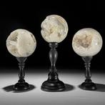 Prachtige set van 3 kristallen kwarts met spike Bollen op