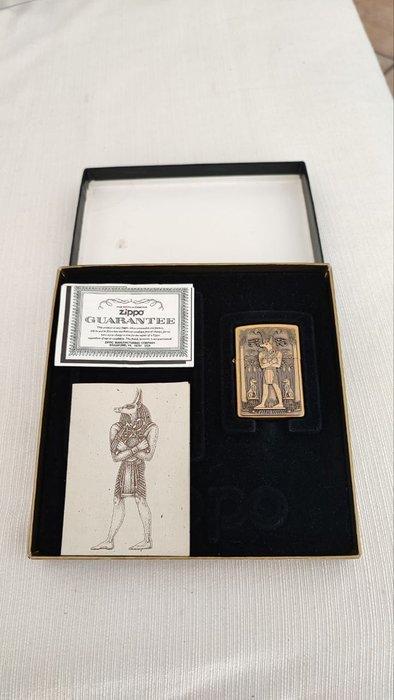 Zippo - Treasures from the tomb: Anubis - Zonder, Verzamelen, Rookartikelen, Aanstekers en Luciferdoosjes