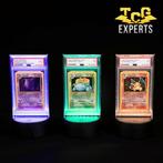 The Acrylic Box – LED PSA Card Stand, Hobby en Vrije tijd, Verzamelkaartspellen | Pokémon, Nieuw, Ophalen of Verzenden