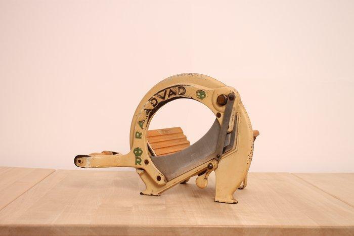 Broodsnijmachine - 294 - ijzer en hout - Raadvad, Antiek en Kunst, Antiek | Keukenbenodigdheden
